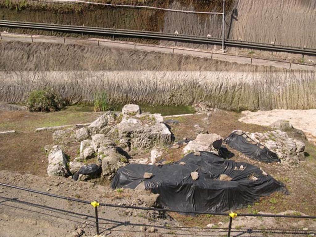 Villa dei Papiri, Herculaneum. July 2004. Collapsed monumental structure, looking north.
Photo courtesy of Jennifer Stephens. ©jfsPAP0676
